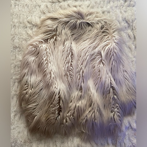 Urbancode Coat in Shaggy Faux Fur, Ombre. - Picture 3 of 16